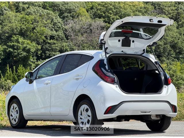 Toyota AQUA 2023-09 8379949-17