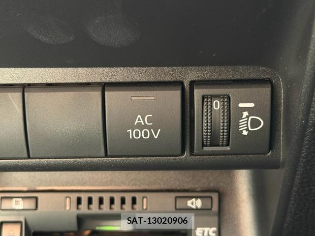 Toyota AQUA 2023-09 8379949-6