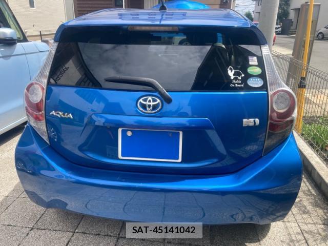 Toyota AQUA 2013-08 8380040-2