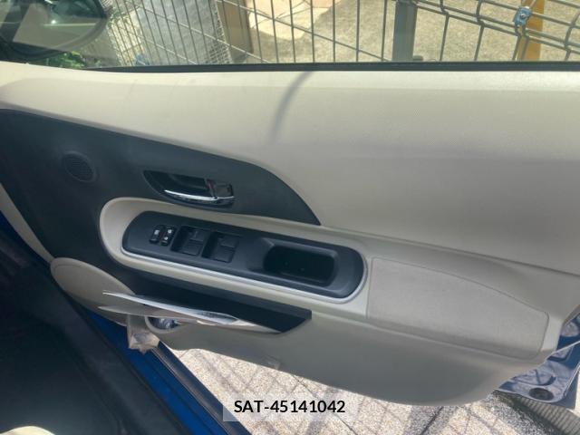 Toyota AQUA 2013-08 8380040-5