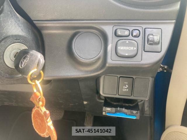 Toyota AQUA 2013-08 8380040-7