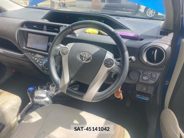 Toyota AQUA 2013-08 8380040-8