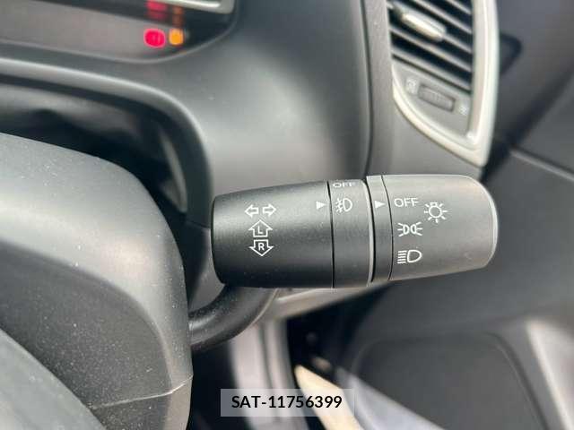 Mazda AXELA 2016-08 8379831-16