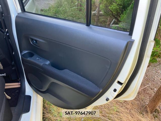 Toyota BB 2009-04 8379029-10