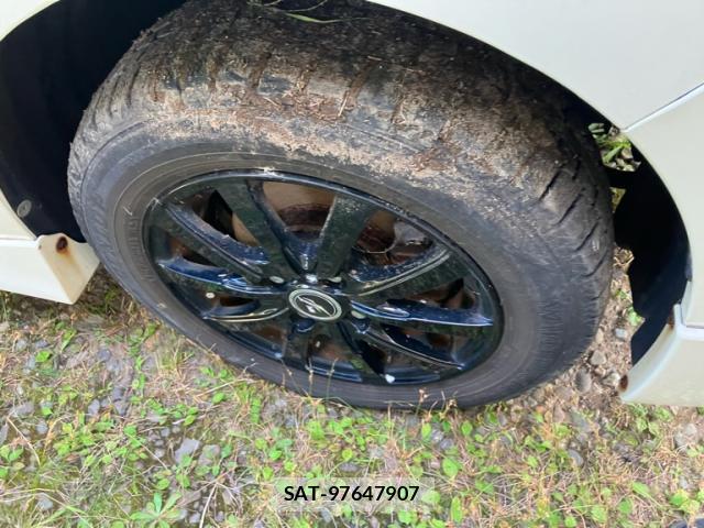 Toyota BB 2009-04 8379029-12