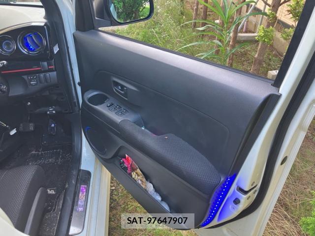 Toyota BB 2009-04 8379029-5