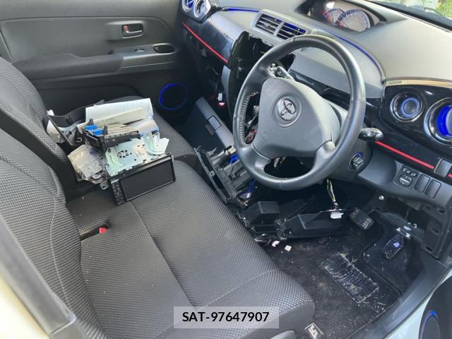 Toyota BB 2009-04 8379029-6