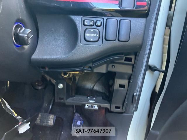 Toyota BB 2009-04 8379029-7