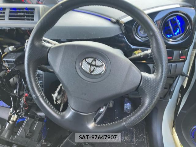 Toyota BB 2009-04 8379029-8