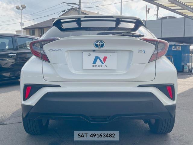 Toyota C-HR 2018-03 8378606-14
