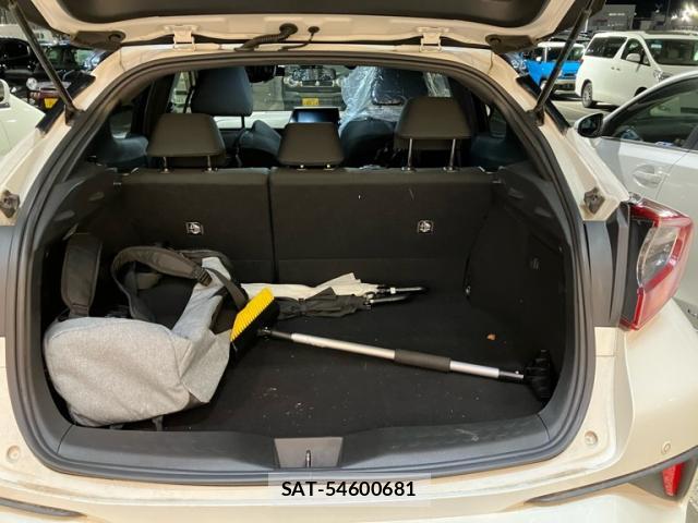 Toyota C-HR 2018-08 8379009-7