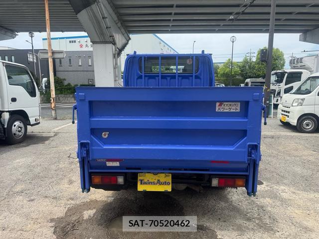 MITSUBISHI FUSO CANTER 2013-06 8379373-2