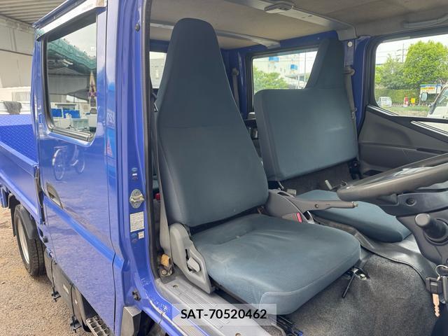 MITSUBISHI FUSO CANTER 2013-06 8379373-3