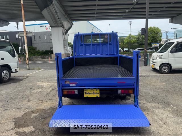 MITSUBISHI FUSO CANTER 2013-06 8379373-6