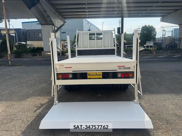 MITSUBISHI FUSO CANTER 2015-05 8379380-3