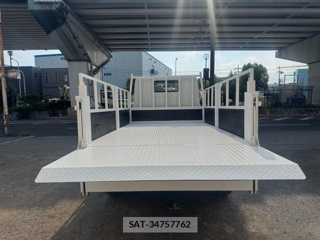 MITSUBISHI FUSO CANTER 2015-05 8379380-4