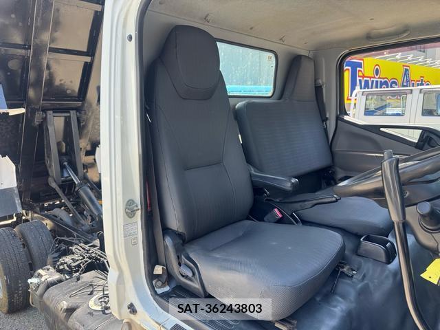 MITSUBISHI FUSO CANTER 2016-10 8379386-5