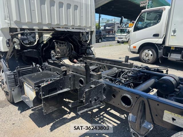 MITSUBISHI FUSO CANTER 2016-10 8379386-7