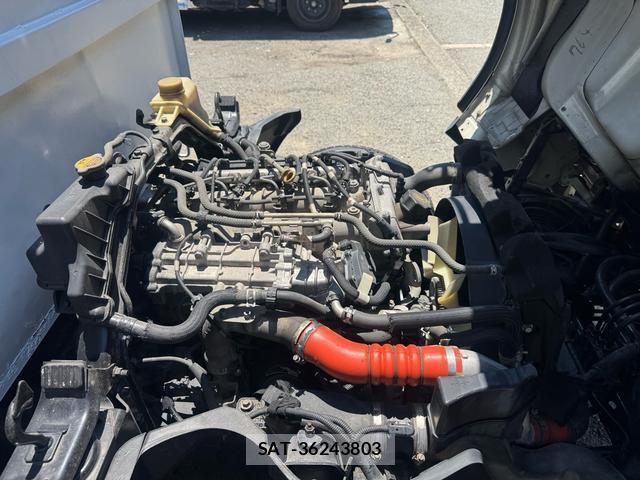 MITSUBISHI FUSO CANTER 2016-10 8379386-8