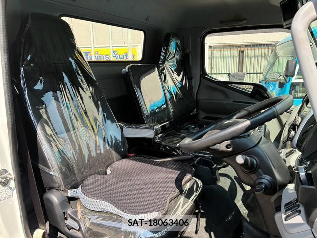 MITSUBISHI FUSO CANTER 2022-09 8379388-4