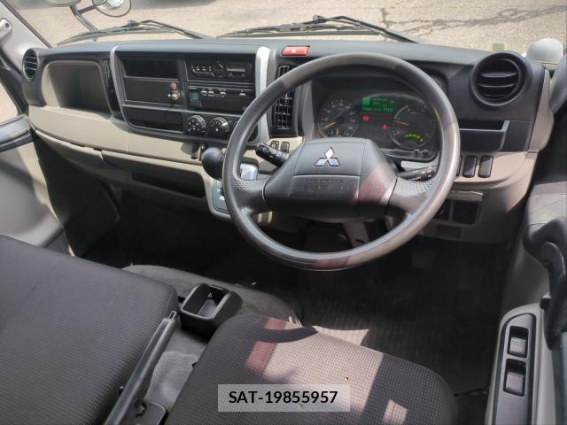 MITSUBISHI FUSO CANTER 2016-12 8379761-2