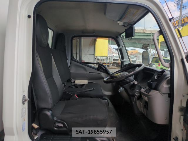 MITSUBISHI FUSO CANTER 2016-12 8379761-6