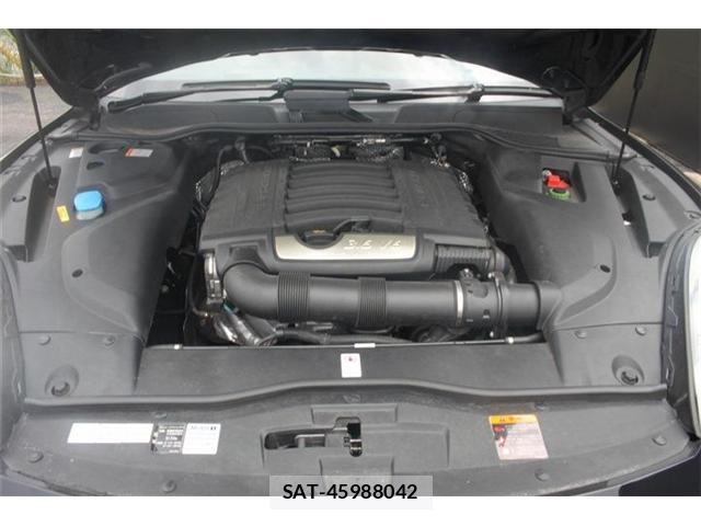 Porsche CAYENNE 2015-07 8379732-1
