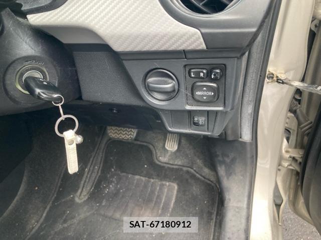 Toyota COROLLA AXIO 2013-09 8378935-9