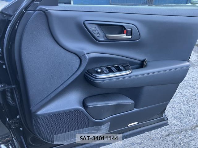Toyota CROWN 2024-03 8378670-12