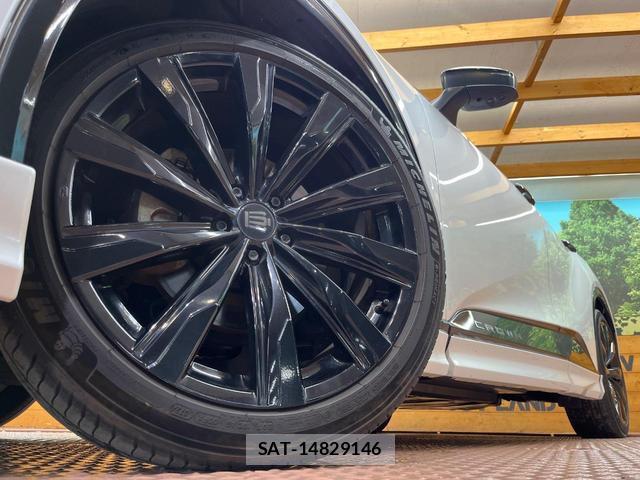 Toyota CROWN 2024-07 8379968-12