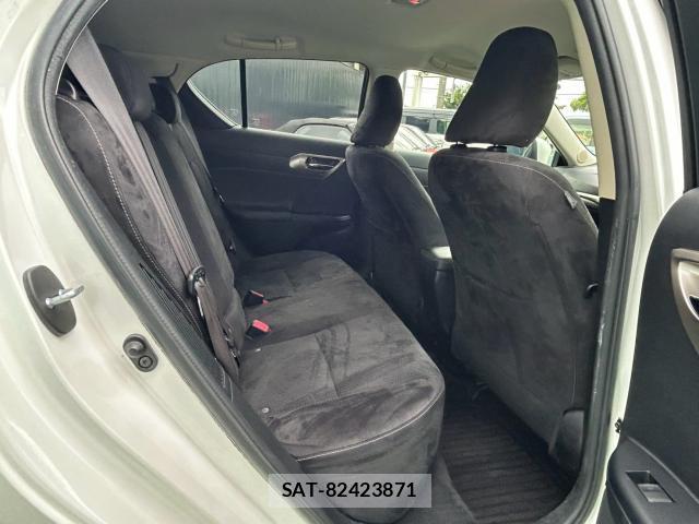 Lexus CT 2015-02 8378684-11