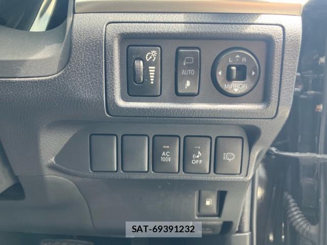 Lexus CT 2013-11 8379082-18