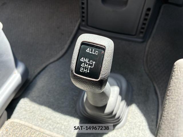 Mitsubishi DELICA 2004-10 8379363-5