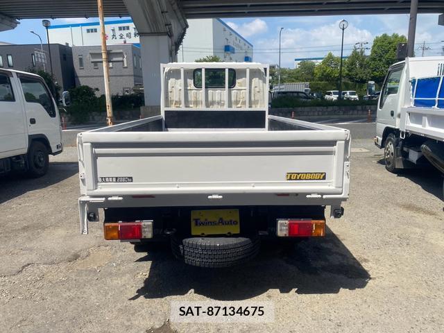 Hino DUTRO 2013-11 8379389-2
