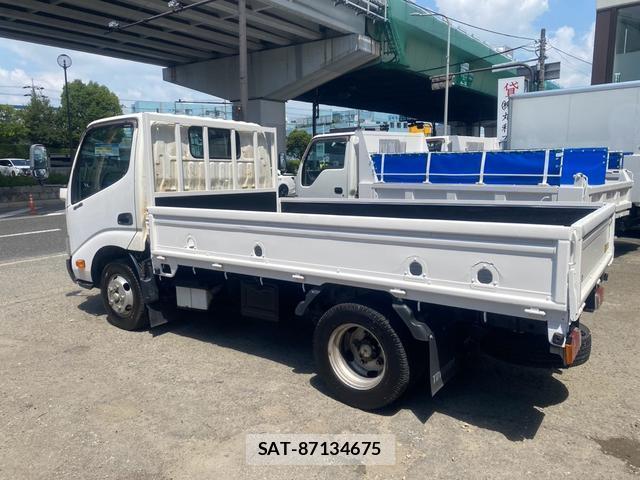 Hino DUTRO 2013-11 8379389-3
