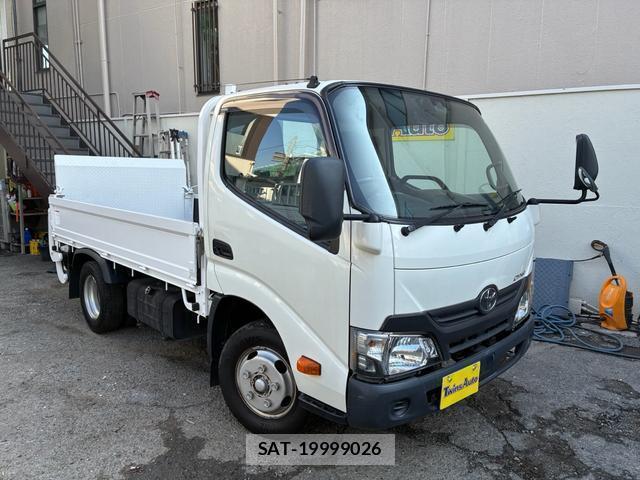 Toyota DYNA TRUCK 2017-03 8379361-1