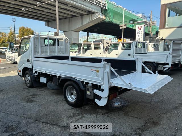Toyota DYNA TRUCK 2017-03 8379361-2