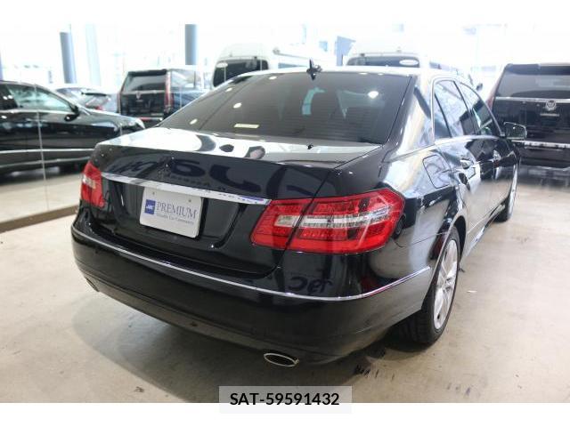 Mercedes Benz E-CLASS 2011-03 8379945-1