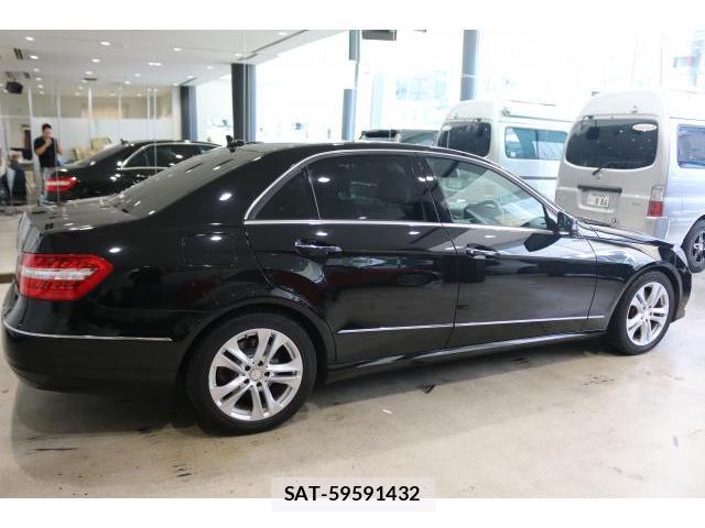 Mercedes Benz E-CLASS 2011-03 8379945-3