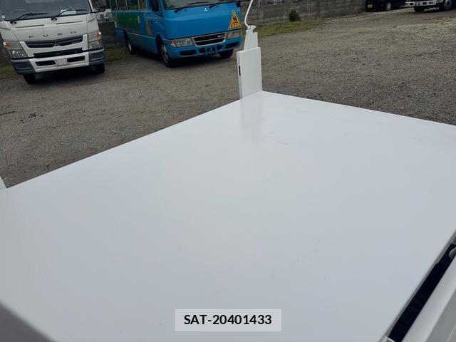 Isuzu ELF TRUCK 2017-01 8379364-7