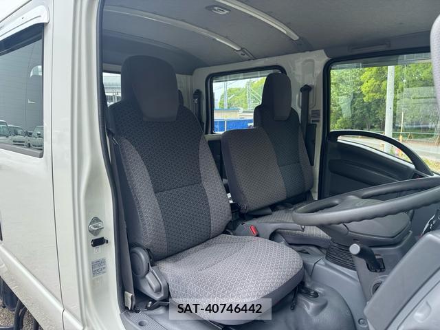 Isuzu ELF TRUCK 2019-02 8379366-3