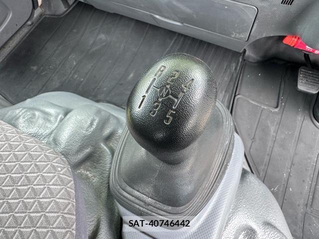 Isuzu ELF TRUCK 2019-02 8379366-4
