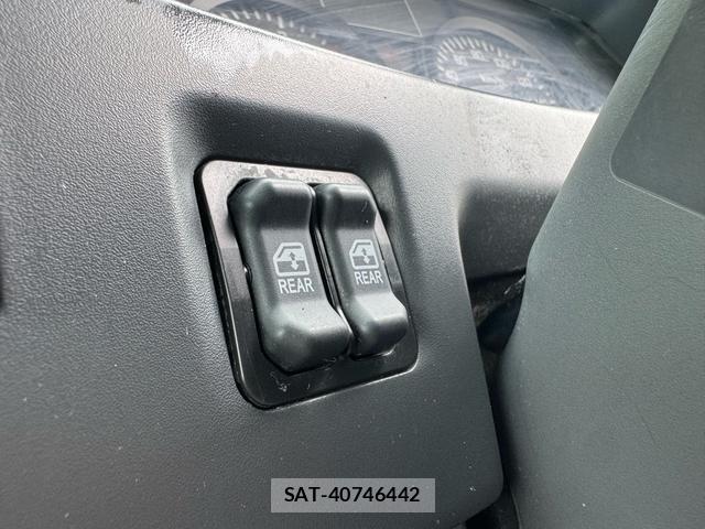 Isuzu ELF TRUCK 2019-02 8379366-5