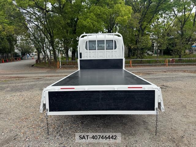 Isuzu ELF TRUCK 2019-02 8379366-7