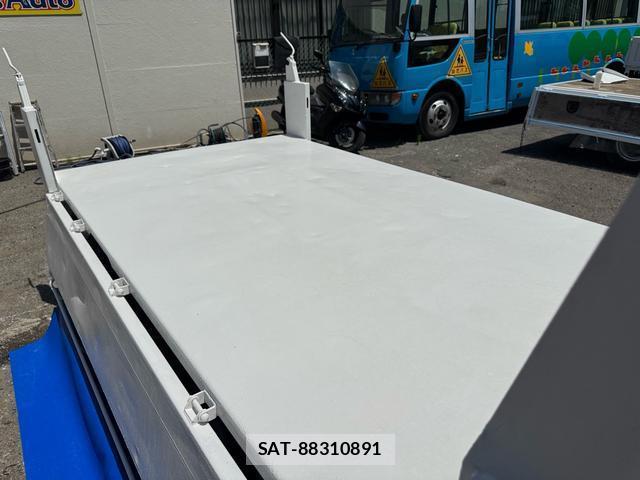 Isuzu ELF TRUCK 2013-11 8379385-3