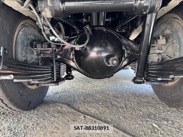 Isuzu ELF TRUCK 2013-11 8379385-7