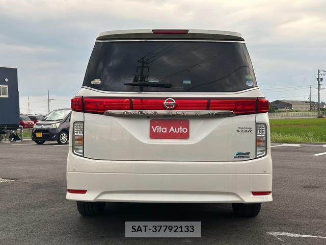 Nissan ELGRAND 2013-08 8379893-10