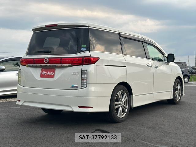 Nissan ELGRAND 2013-08 8379893-12