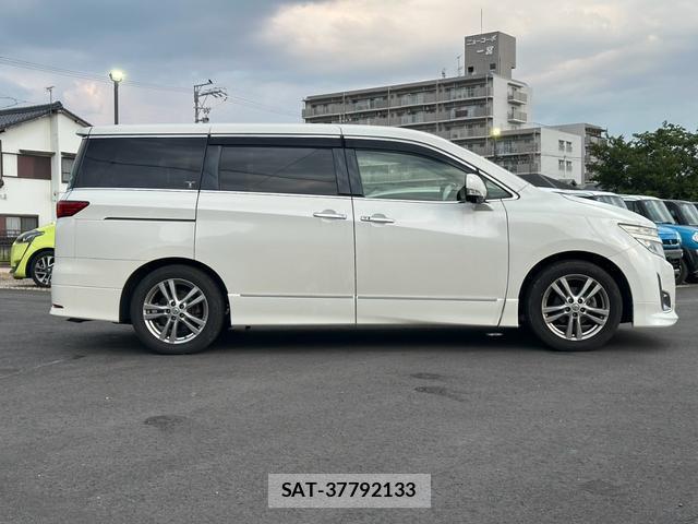 Nissan ELGRAND 2013-08 8379893-14