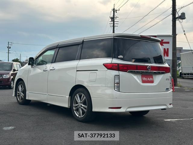 Nissan ELGRAND 2013-08 8379893-18